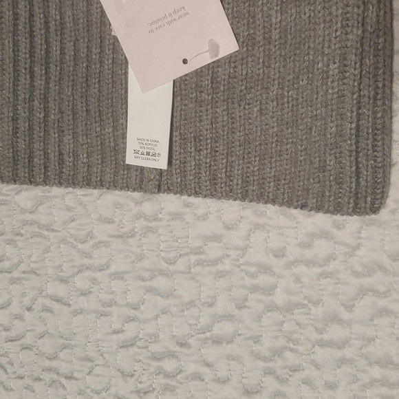 NWT  KATE SPADE  KNIT  BEANIE  WITH  FAUX  PEARLS - Picture 6 of 6